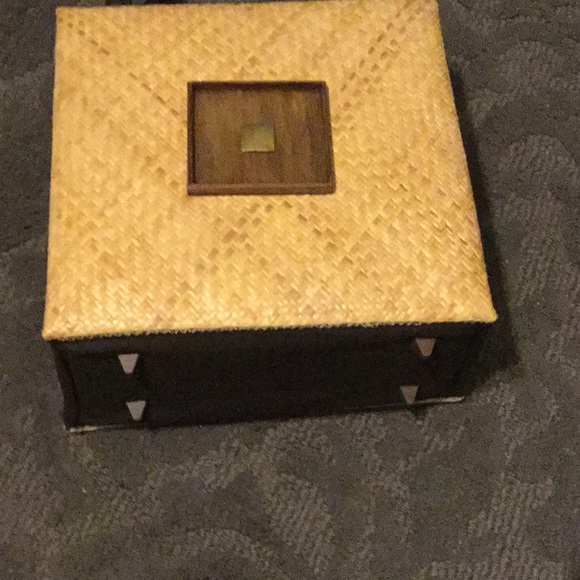 Ratan Handle Bag with Brown Leather Trim. NWT - Picture 5 of 9